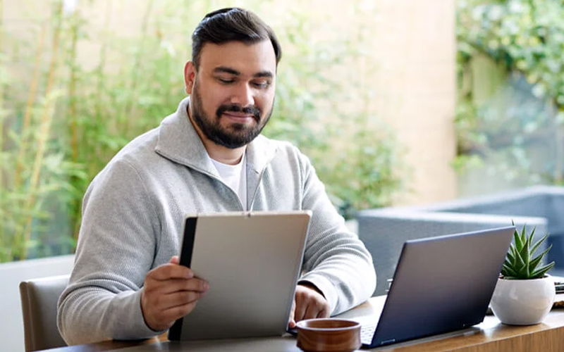 Microsoft man using tablet